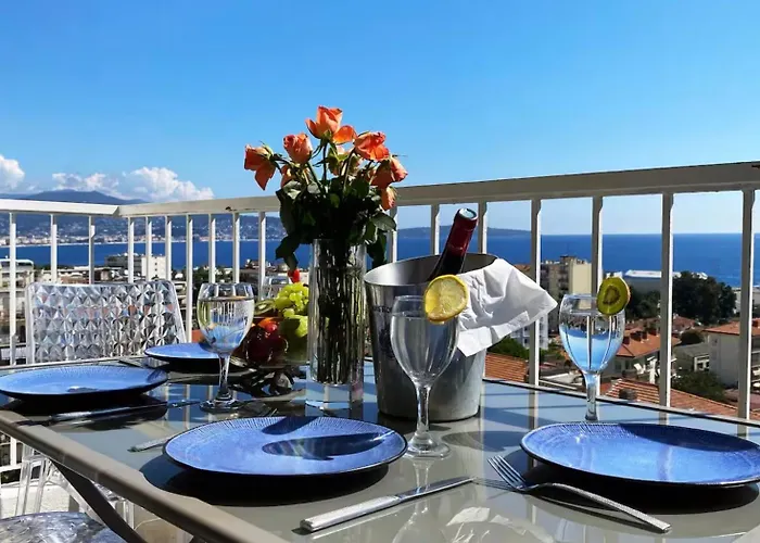 Vue Panoramique - Terrasse - Climatisation - 2 Bedrooms - Wifi - Cuisine - Tramway Lejlighed