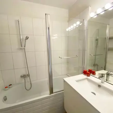 Panoramic Sea View - Terrace - Air Conditioning - 2 Bedrooms - Wifi - Kitchen - Tram Apartment Nice