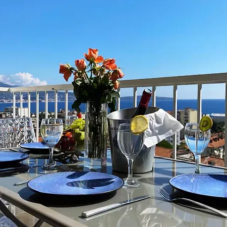 Panoramic Sea View - Terrace - Air Conditioning - 2 Bedrooms - Wifi - Kitchen - Tram Διαμέρισμα