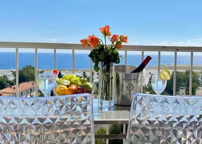 Vue Panoramique - Terrasse - Climatisation - 2 Bedrooms - Wifi - Cuisine - Tramway דירה ניס